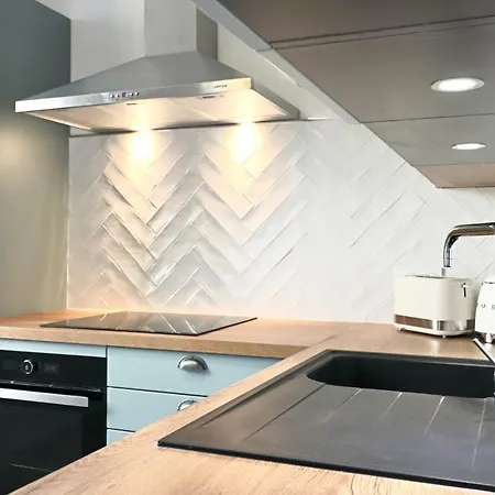 Fersen Bright Renovated For 5 People In Center Of Old Apartment