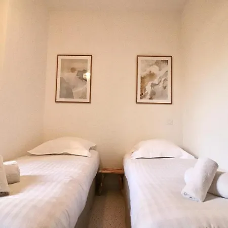Fersen Bright Renovated For 5 People In Center Of Old Apartment